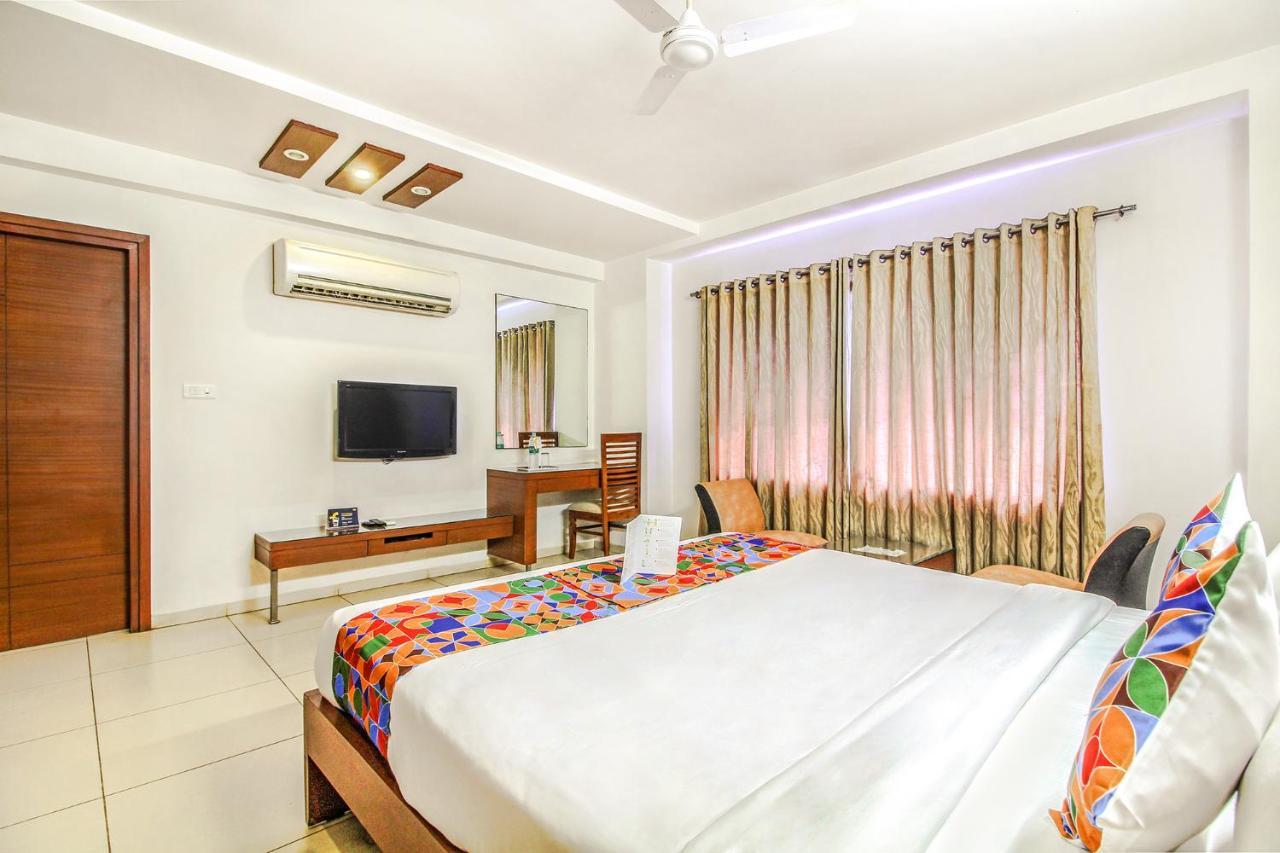 แฟบโฮเต็ล ฮิลล์ วิว พิคำเพชร Hotel ไฮเดอราบัด ภายนอก รูปภาพ